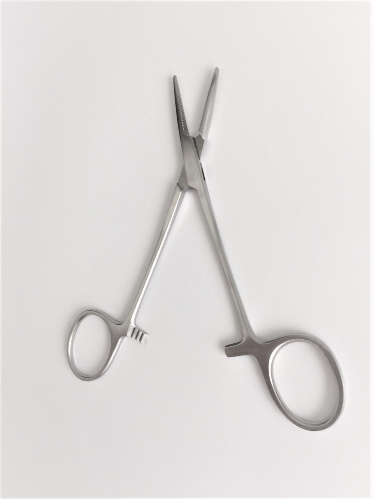 Pinza mosquito recta sin dientes [13cm]