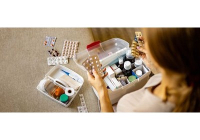 ¿Qué debe contener tu botiquín de primeros auxilios y cómo debes mantenerlo actualizado?