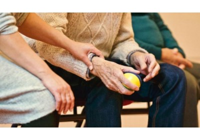 Guía de cuidados para personas mayores: Ejercicios en casa