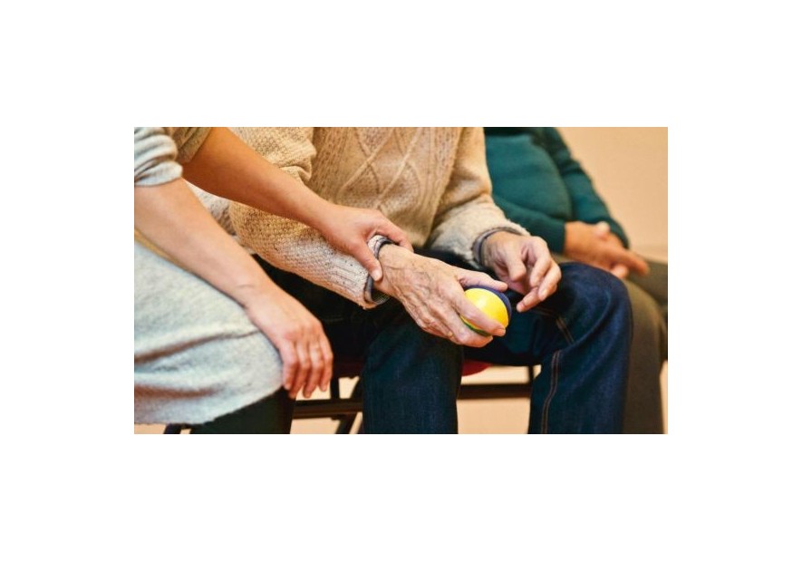 Guía de cuidados para personas mayores: Ejercicios en casa