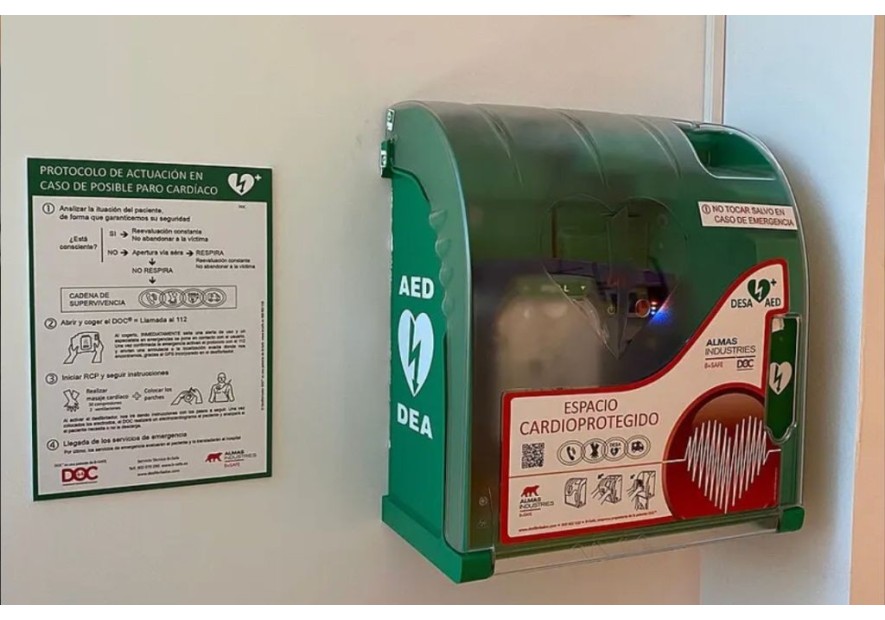La importancia de contar con un desfibrilador en tu centro: prevención, rapidez y responsabilidad